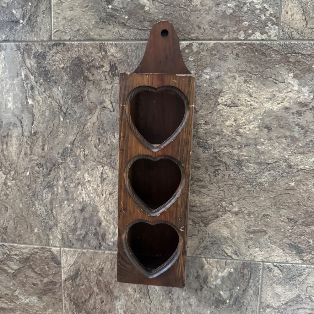 Vintage Cottagecore Farmhouse Wood Heart Wall Curio Trinket Shelf 17in Grandma